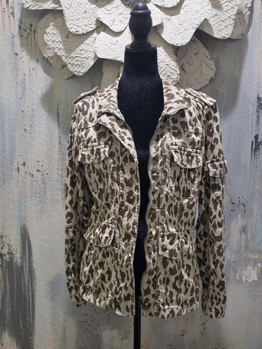 Kensie Leopard-Print Utility Jacket in Beige and Brown Size Medium